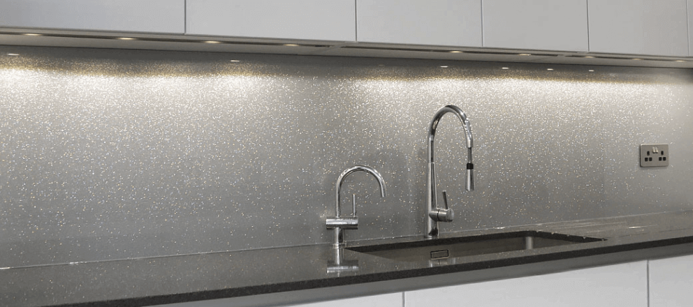 glass-splashback-colours-for-kitchens